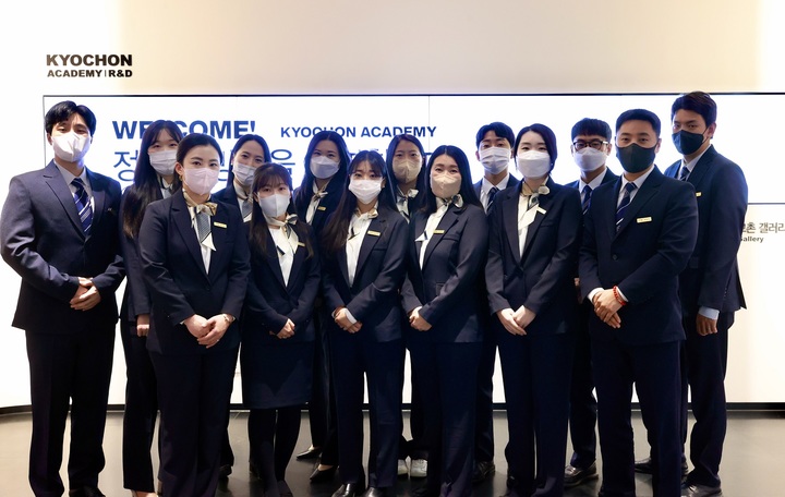 교촌치킨, ‘교육 유니폼’ 신규 제작…"가맹점 QSC 향상"