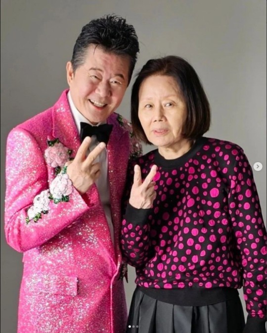 [서울=뉴시스] 태진아와 아내 옥경이의 모습 2023.04.25 (사진=SNS) photo@newsis.com  *재판매 및 DB 금지