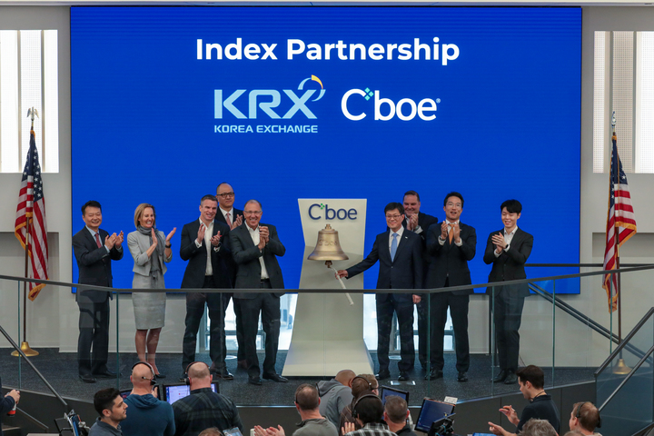 한국거래소는 24일(현지시간) 미국 시카고에서 시카고옵션거래소(Cboe)와 지수 공동개발 계약을 체결했다고 밝혔다.(사진= 거래소 제공) photo@newsis.com *재판매 및 DB 금지