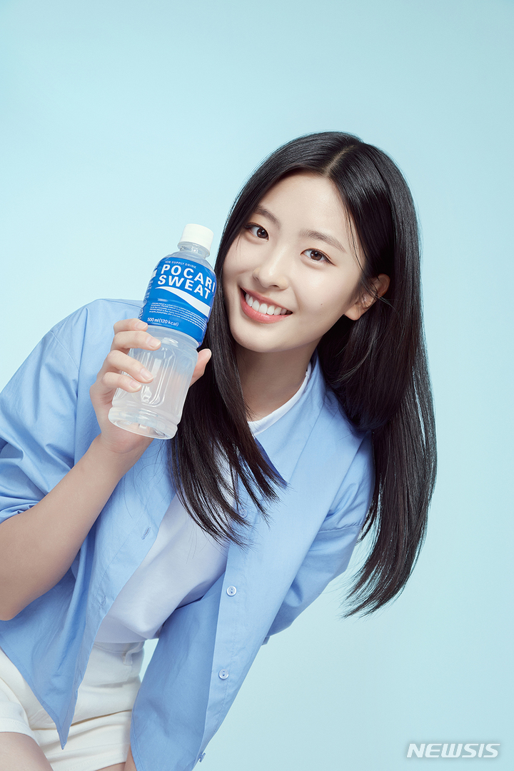 [서울=뉴시스]동아오츠카는 포카리스웨트의 2023년도 모델로 배우 오예주를 발탁했다.(사진=동아오츠카 제공)