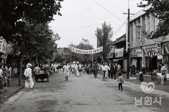 [남원=뉴시스]이동민 기자 = 1970년에 열린 춘향골공설시장 신축기공식 때의 모습.(남원시 제공) *재판매 및 DB 금지