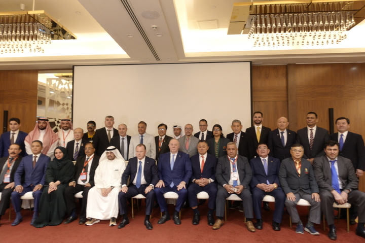 [서울=뉴시스]2023 아시아유도연맹 정기총회 사진. 아랫줄 오른쪽 세번째 조용철 회장. 2023.04.27. (사진=대한유도회 제공) *재판매 및 DB 금지