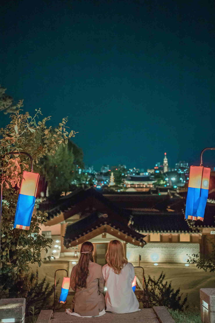 [수원=뉴시스] 화성행궁 야간개장 모습. (사진=수원문화재단 제공) 2023.04.27. photo@newsis.com *재판매 및 DB 금지