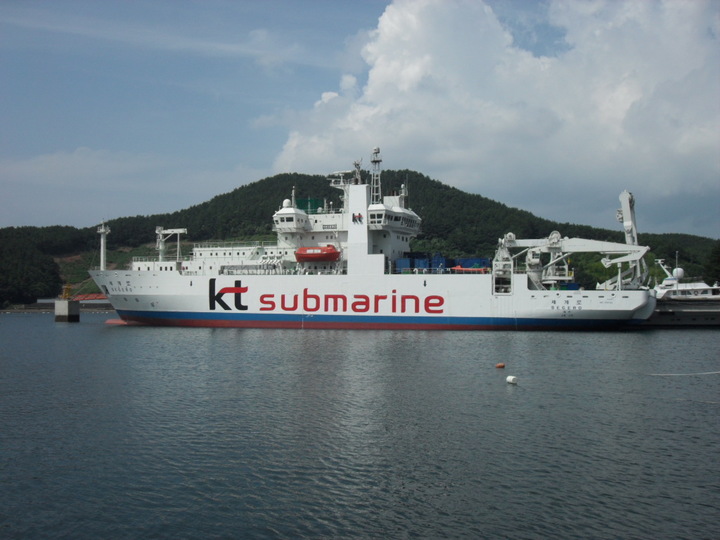 [서울=뉴시스]해저케이블 매설선 ‘세계로’(사진=KT서브마린 제공) *재판매 및 DB 금지