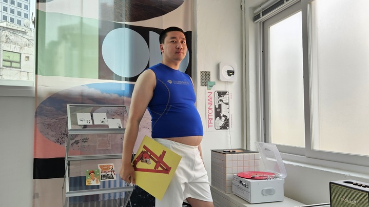 [서울=뉴시스]지난달 17일, 유튜브 채널 '미남재형'과 '동네놈들' 활동을 병행하는 개그맨 정재형이 중구의 한 미팅룸에서 뉴시스와 인터뷰를 가졌다. 2023.05.05. photo@newsis.com *재판매 및 DB 금지