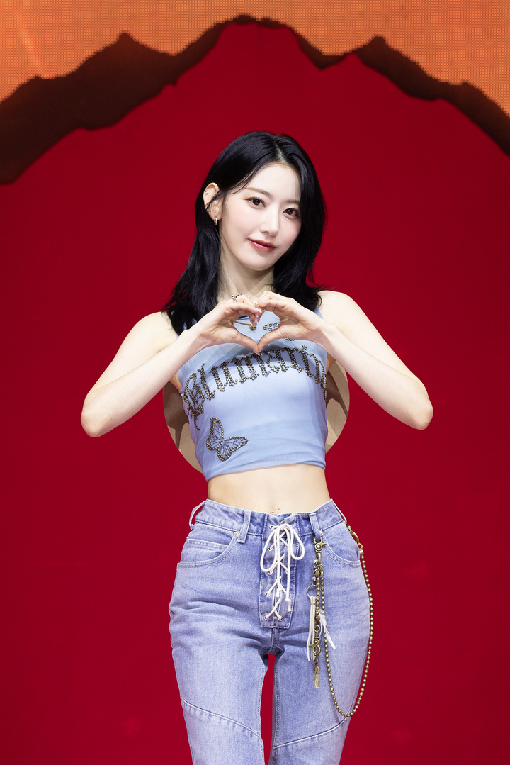 [서울=뉴시스] 르세라핌 사쿠라. 2023.05.01. (사진 = 쏘스뮤직 제공) photo@newsis.com *재판매 및 DB 금지