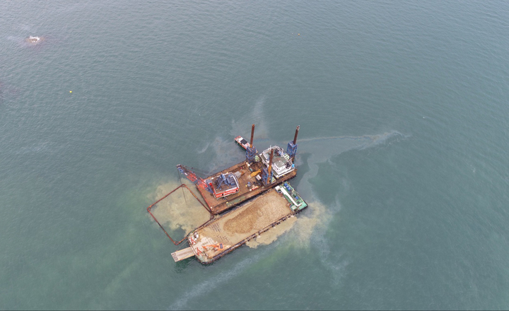 드론이 해상 오염원을 파악하고 있다. *재판매 및 DB 금지