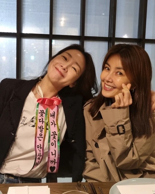 [서울=뉴시스] 최지우 2023.05.01 (사진=SNS) photo@newsis.com *재판매 및 DB 금지