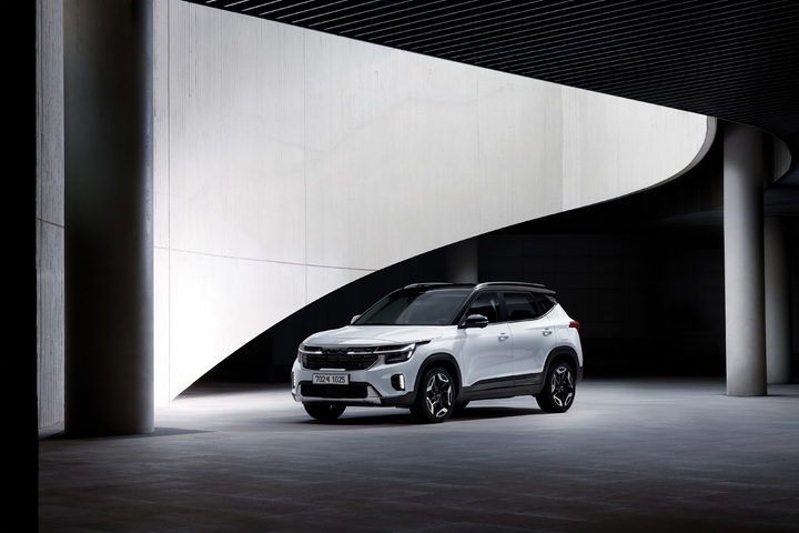 [서울=뉴시스] 기아가 셀토스의 연식 변경 모델 ‘The 2024 셀토스’를 출시하고 본격적인 판매에 들어간다고 2일 밝혔다.(사진=기아) 2023.5.2 photo@newsis.com *재판매 및 DB 금지