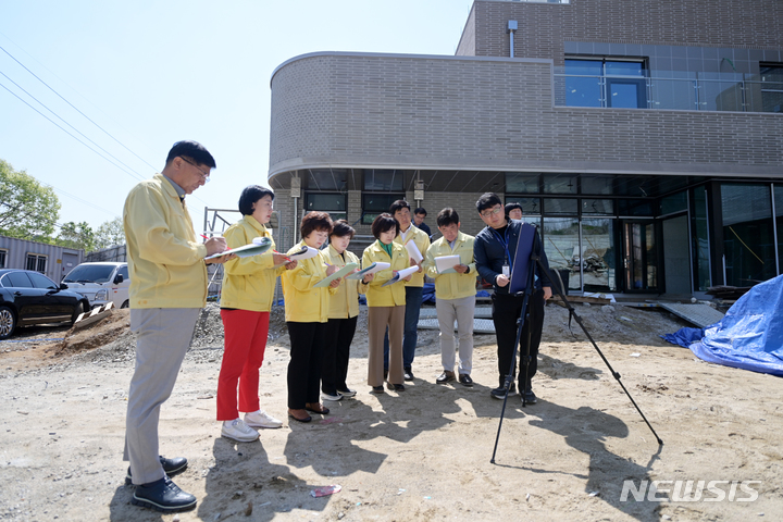 현장확인. (사진=연천군의회 제공)