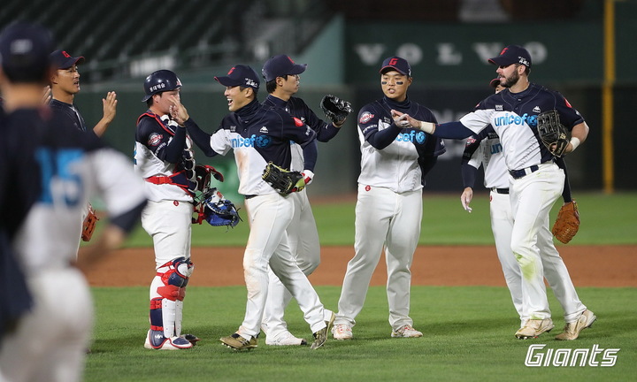 [서울=뉴시스] 프로야구 롯데 자이언츠 선수단. (사진 = 롯데 자이언츠 제공) *재판매 및 DB 금지