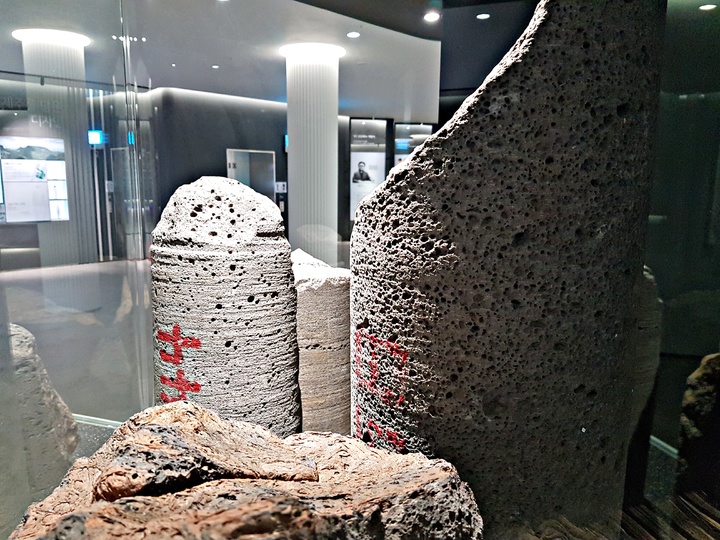 [제주=뉴시스] 주동일 기자 = 용암해수를 얻기 위해 땅을 뚫으면서 나온 현무암은 일정 기간 보관하면서 지질 연구 등에 사용한다. 2023.05.02. *재판매 및 DB 금지