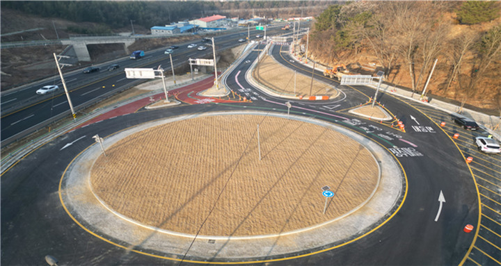 [진주=뉴시스]진주시, 외곽~도심 연결도로인 경상대~내동 회전교차로. *재판매 및 DB 금지