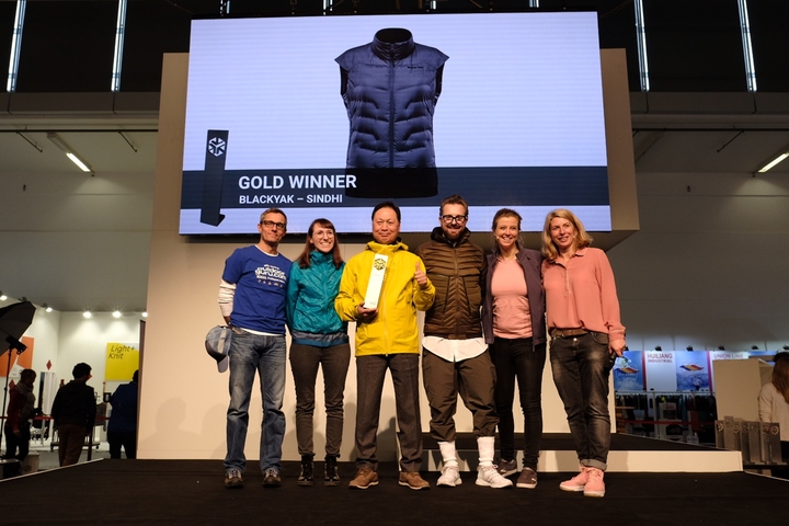 ISPO 어워드 수상 사진(사진=BYN블랙야크그룹 제공) *재판매 및 DB 금지