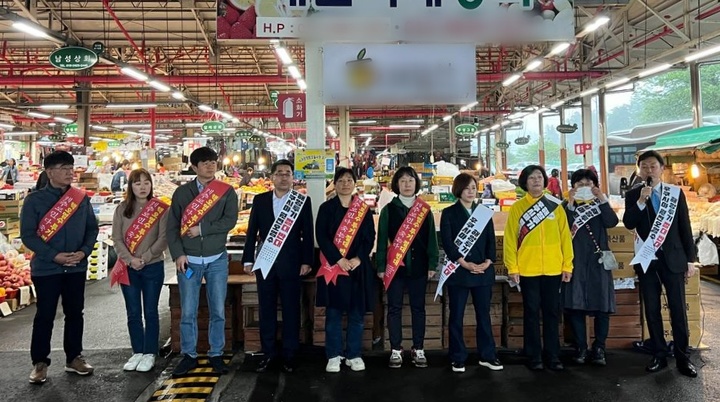 [제주=뉴시스] 제주지역 야6당 '후쿠시마 원전 오염수 방류 반대' 공동선전전. (사진=정의당 제주도당 제공) *재판매 및 DB 금지