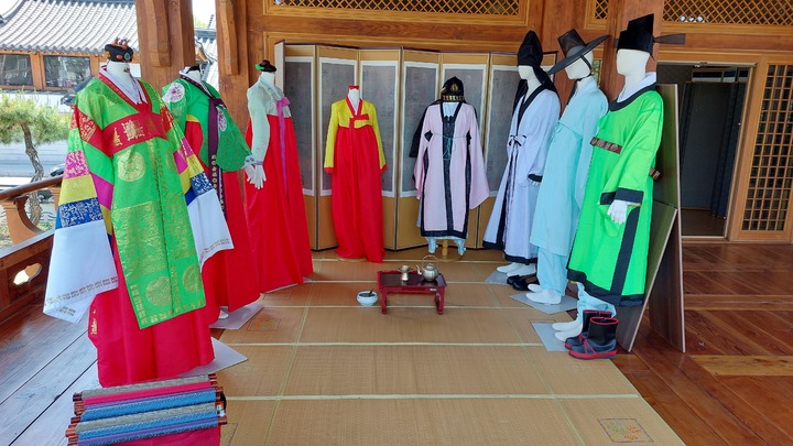 [수원=뉴시스] 전통의례교육 프로그램 운영. (사진=수원문화재단 제공) 2023.05.08. photo@newsis.com *재판매 및 DB 금지