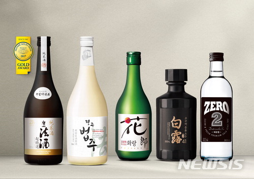 금복주가 생산·유통하는 제품들. (왼쪽부터) 경주법주 초특선, 경주법주, 화랑, 백로, ZERO(제로)2. (사진=금복주 제공)