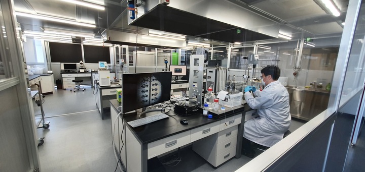 [서울=뉴시스] 인벤티지랩 공정개발 연구실 전경사진 (사진=인벤티지랩 제공) *재판매 및 DB 금지