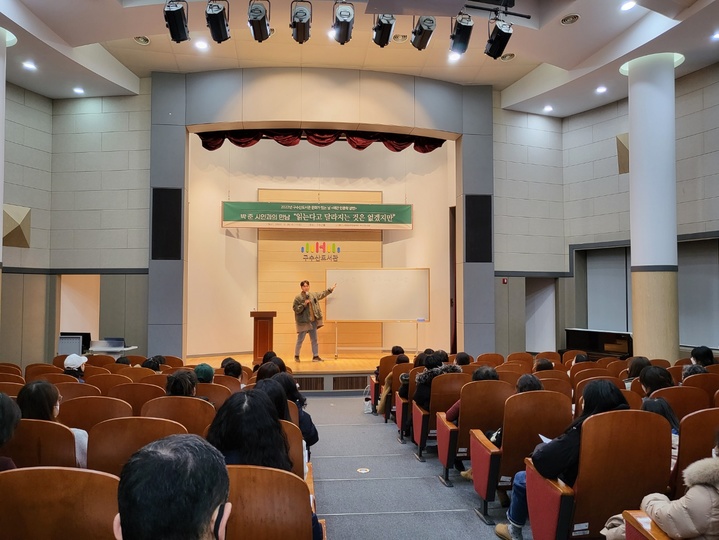 [대구=뉴시스] 행복북구문화재단 구수산도서관은 직장인을 위한 테마별 야간 인문학 강연을 개최한다. (사진=구수산도서관 제공) 2023.05.09. photo@newsis.com *재판매 및 DB 금지