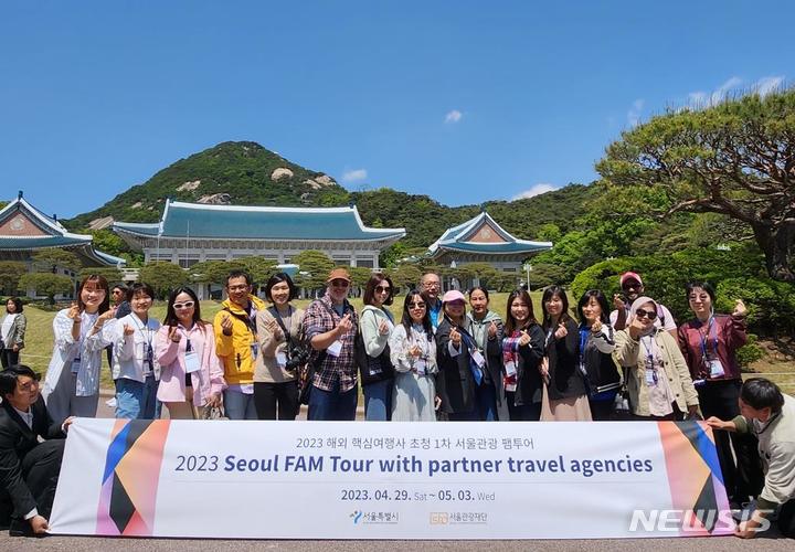 [서울=뉴시스]서울시와 서울관광재단이 중국, 일본, 대만 등 해외 핵심여행사 관계자를 대상으로 '서울 라이프스타일' 테마의 팸투어(사전답사여행)을 진행했다고 10일 밝혔다. (사진=서울시 제공). 2023.05.10. photo@newsis.com