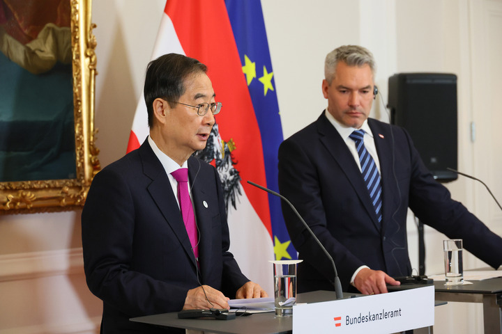  *재판매 및 DB 금지