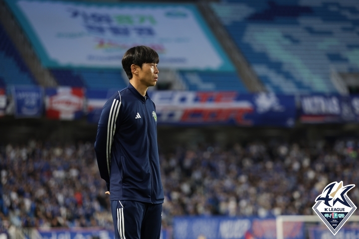 [서울=뉴시스]프로축구 전북 김두현 감독대행. (사진=프로축구연맹 제공)