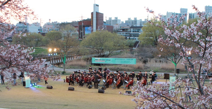 [서울=뉴시스]꿈의 오케스트라가 진행한 2022 지역사회 회복 프로젝트. 사진은 꿈의 오케스트라 오산. (사진=한국문화예술교육진흥원 제공) 2023.05.11. photo@newsis.com *재판매 및 DB 금지