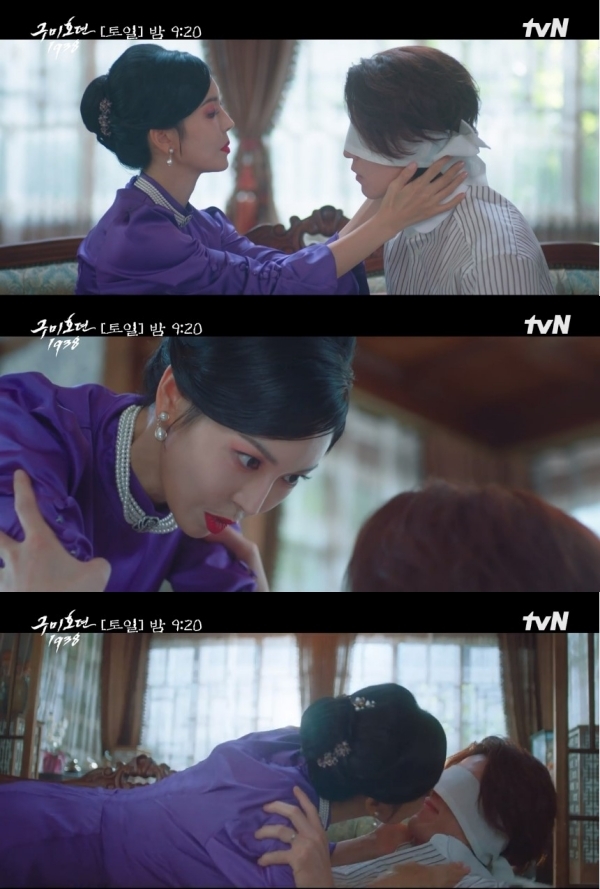 [서울=뉴시스] 김소연, 이동욱. 2023.05.14.(사진 = tvN '구미호뎐 1938' 3회 캡처) photo@newsis.com*재판매 및 DB 금지 