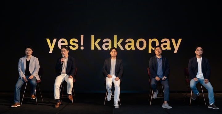 [서울=뉴시스]카카오페이가 서울 여의도 콘래드서울에서 15일 기자간담회를 열었다.(왼쪽부터)박석근 기술 총괄 리더, 한순욱 운영 총괄 리더, 신원근 대표, 백승준 사업 총괄 리더, 안우진 채널그룹장이 질의응답을 하고 있다.(사진=카카오페이 제공)2023.05.15 photo@newsis.com&nbsp;&nbsp; *재판매 및 DB 금지