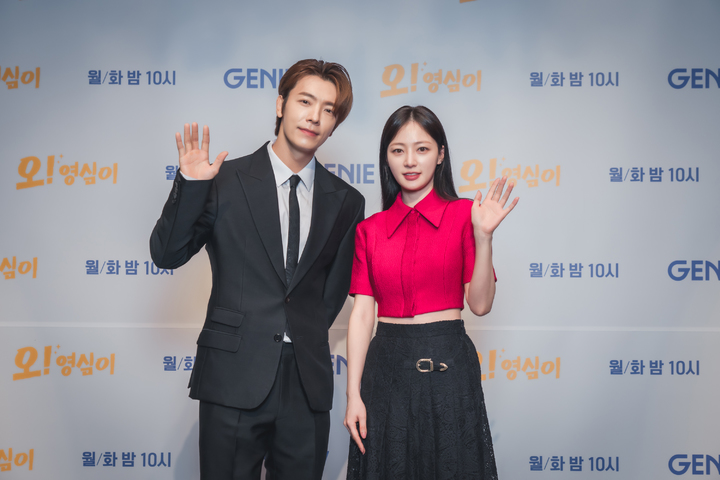 이동해(왼쪽), 송하윤