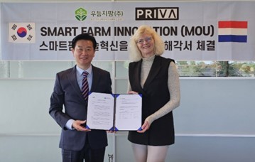 강성민 우듬지팜 대표(왼쪽), 엠엠씨 프린스(M.M.C. Prins) 프리바 CEO(오른쪽). (사진=우듬지팜). *재판매 및 DB 금지