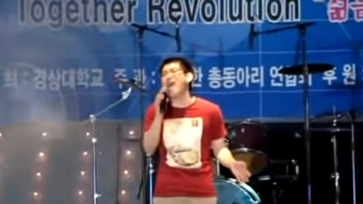 [서울=뉴시스]2009년에 올라온 '경상대학교 나얼-가지마가지마' 영상. (사진=유튜브 채널 'Dauniehh' 영상 캡처) 2023.05.16. photo@newsis.com *재판매 및 DB 금지