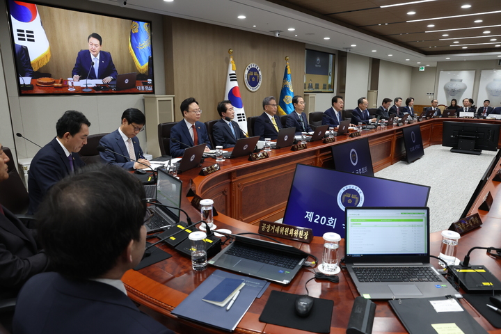 [서울=뉴시스] 전신 기자 = 윤석열 대통령이 16일 서울 용산 대통령실 청사에서 열린 국무회의를 주재하고 있다. (대통령실통신사진기자단) 2023.05.16. photo1006@newsis.com