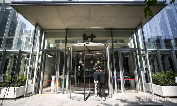 [서울=뉴시스] 정병혁 기자 = 서울 종로구 KT 광화문 사옥의 모습. 2023.05.16. jhope@newsis.com