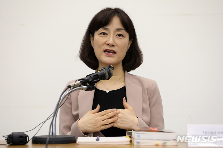 [서울=뉴시스] 정아은 작가.뉴시스DB.photo@newsis.com