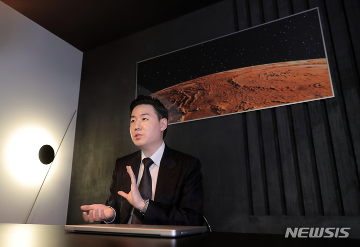 [서울=뉴시스] 김금보 기자 = 최인석 레페리 이사회 의장이 17일 오후 서울 강남구 레페리 본사에서 뉴시스와 인터뷰 하고 있다. 2023.05.19. kgb@newsis.com