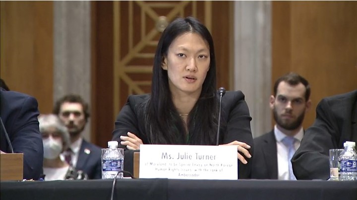 [서울=뉴시스]줄리 터너 미국 북한인권특사 지명자가 지난달 17일(현지시간) 워싱턴의 상원 외교위원회 청문회에서 발언하는 모습. (사진=미국 상원 홈페이지) 2023.6.2 *재판매 및 DB금지 *재판매 및 DB 금지