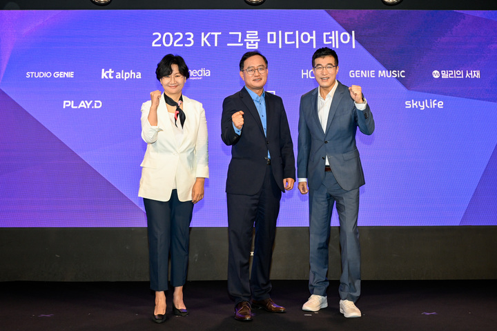 [서울=뉴시스] (왼쪽부터) 김철연 스튜디오 지니 대표, 강국현 KT 사장, 윤용필 ENA 대표. *재판매 및 DB 금지