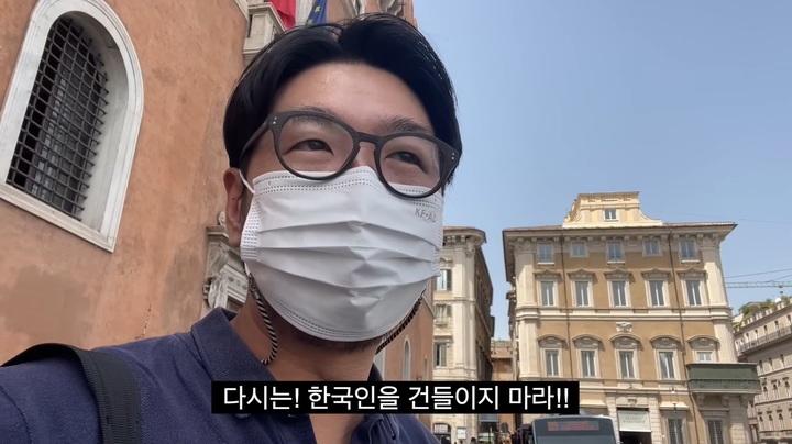 [서울=뉴시스]유튜버 유즈만이 2021년 올린 '여행중에 당한 인종차별 ㅣ 다른방법으로 되돌려 주었습니다' 영상 중. (사진=유튜브 채널 '유즈만UZMAN' 영상 캡처) 2023.05.18. photo@newsis.com *재판매 및 DB 금지