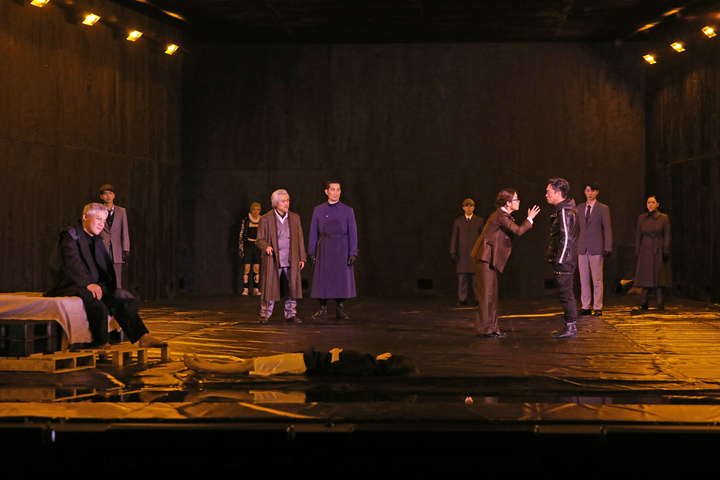 [서울=뉴시스] 박진희 기자 = 연극 '오셀로' 출연 배우들이 18일 서울 서초구 예술의전당 CJ토월극장에서 언론공개회를 하고 있다. 2023.05.18. pak7130@newsis.com