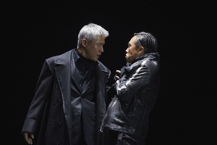 [서울=뉴시스]연극 '오셀로' 공연 장면. 오셀로 역의 박호산과 이아고 역의 손상규. (사진=예술의전당 제공) 2023.05.20. photo@newsis.com *재판매 및 DB 금지