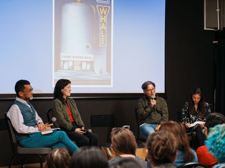 [서울=뉴시스]천명관 작가와 김지영 번역가가 지난 19일(현지시간) 주영한국문화원이 개최하는 '한국문학의 밤-천명관의 고래' 북토크에서 영국 독자들을 만났다. (사진=주영한국문화원 제공) 2023.05.21. photo@newsis.com *재판매 및 DB 금지