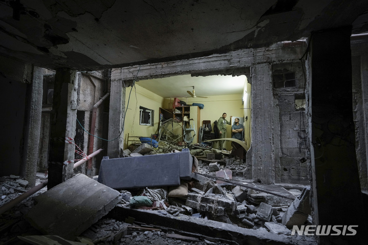 [AP/뉴시스] 22일 새벽에 이스라엘군이 급습해 무너뜨린 서안지구 발라타의 팔인 난민촌 캠프 모습. 2023. 05. 22. 