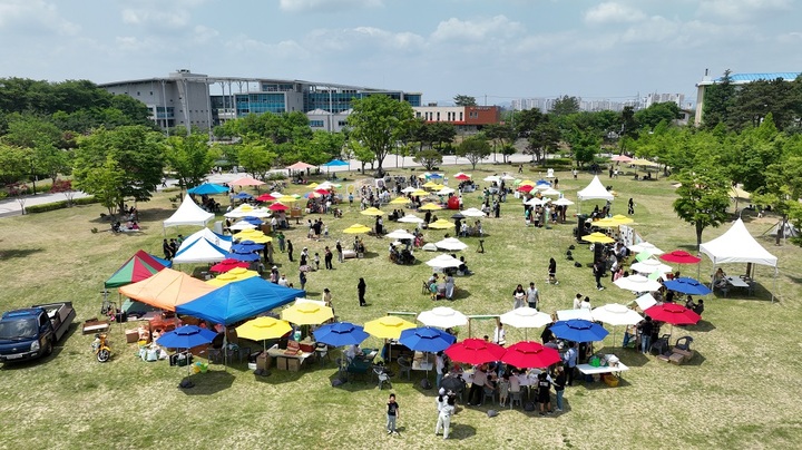 지난 20일 논산 시민가족공원에서 열린 사회적경제 플리마켓 ‘논산상점 시즌3’ 모습. 2023. 05. 22 논산시 *재판매 및 DB 금지