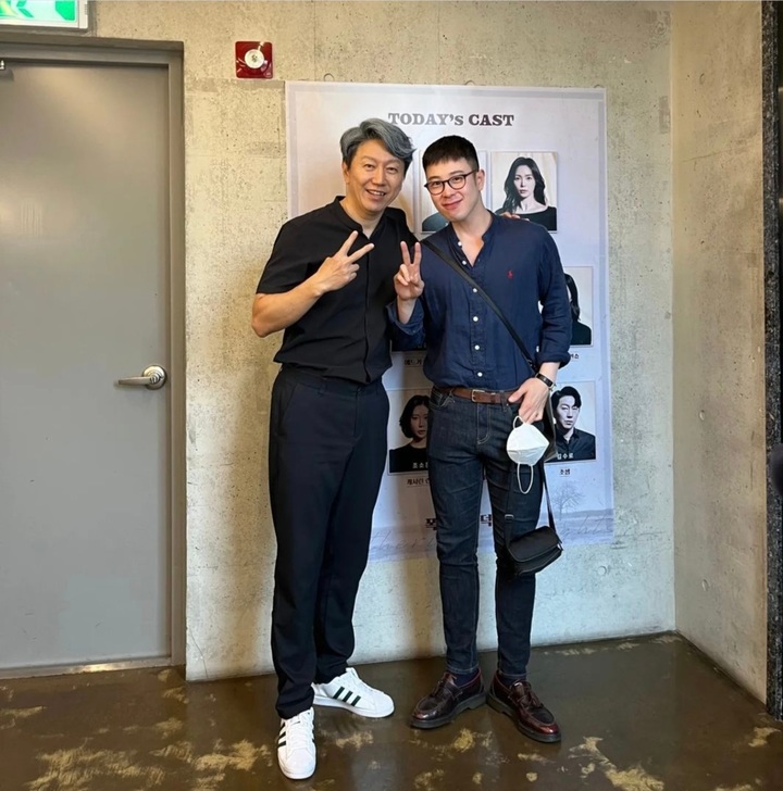 [서울=뉴시스] 배우 김수로가 자신의 인스타그램에 해병대에 입대한 그룹 '블락비' 멤버 피오와 함께 찍은 사진을 공개했다. (사진=김수로 인스타그램 캡처) 2023.05.22. photo@newsis.com *재판매 및 DB 금지