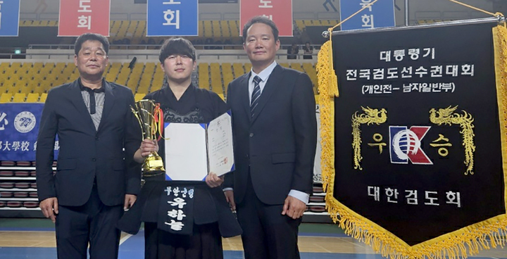 [무안=뉴시스] 무안군청 검도 유하늘(가운데). (사진=전남체육회 제공). photo@newsis.com *재판매 및 DB 금지