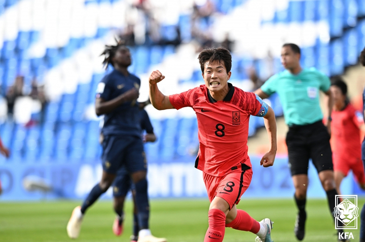 [서울=뉴시스] 23일(현지시간) 아르헨티나 멘도사 스타디움에서 열린 2023 FIFA U-20 월드컵 조별리그 1차전 대한민국과 프랑스 경기에서 이승원이 골을 넣고 기뻐하고 있다. (사진=대한축구협회 제공) 2023.05.23. photo@newsis.com *재판매 및 DB 금지