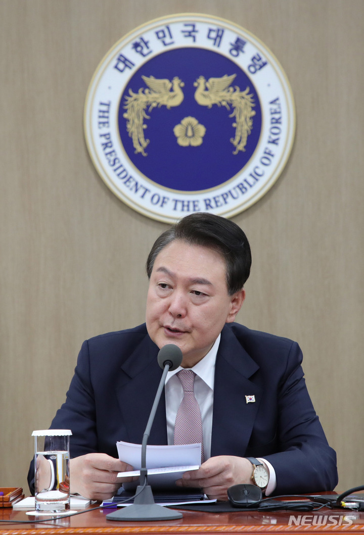 [서울=뉴시스] 홍효식 기자 = 윤석열 대통령이 23일 서울 용산 대통령실 청사에서 열린 국무회의를 주재하고 있다. 2023.05.23. yesphoto@newsis.com