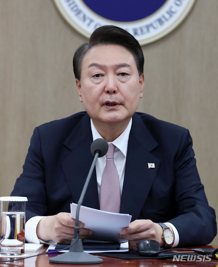 [서울=뉴시스] 홍효식 기자 = 윤석열 대통령이 지난 23일 서울 용산 대통령실 청사에서 국무회의를 주재하고 있다. 2023.05.23. yesphoto@newsis.com
