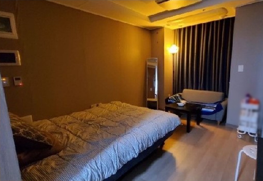 [창원=뉴시스] 강경국 기자 = 경찰에 단속된 성매매 알선 오피스텔 내부. (사진=경남경찰청 제공). 2023.05.25. photo@newsis.com *재판매 및 DB 금지